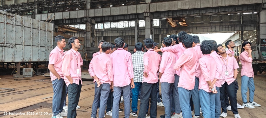 Students in HSL Heavy Engineering Workshop